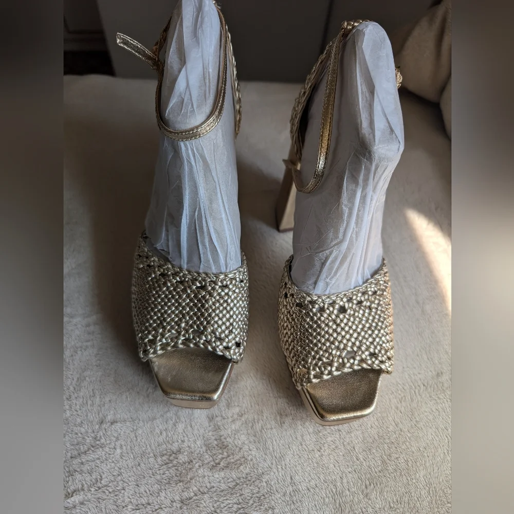 Sam Edelman Nattie platform sandals in metallic gold woven leather.